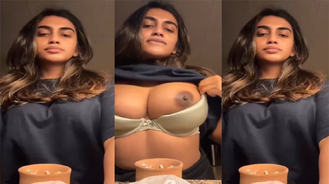 Beautiful showing sexy babe – viral clip