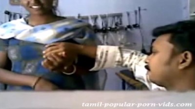 Villupuram Shop Maid Pennai Kiss Seithu Kaai Sappum